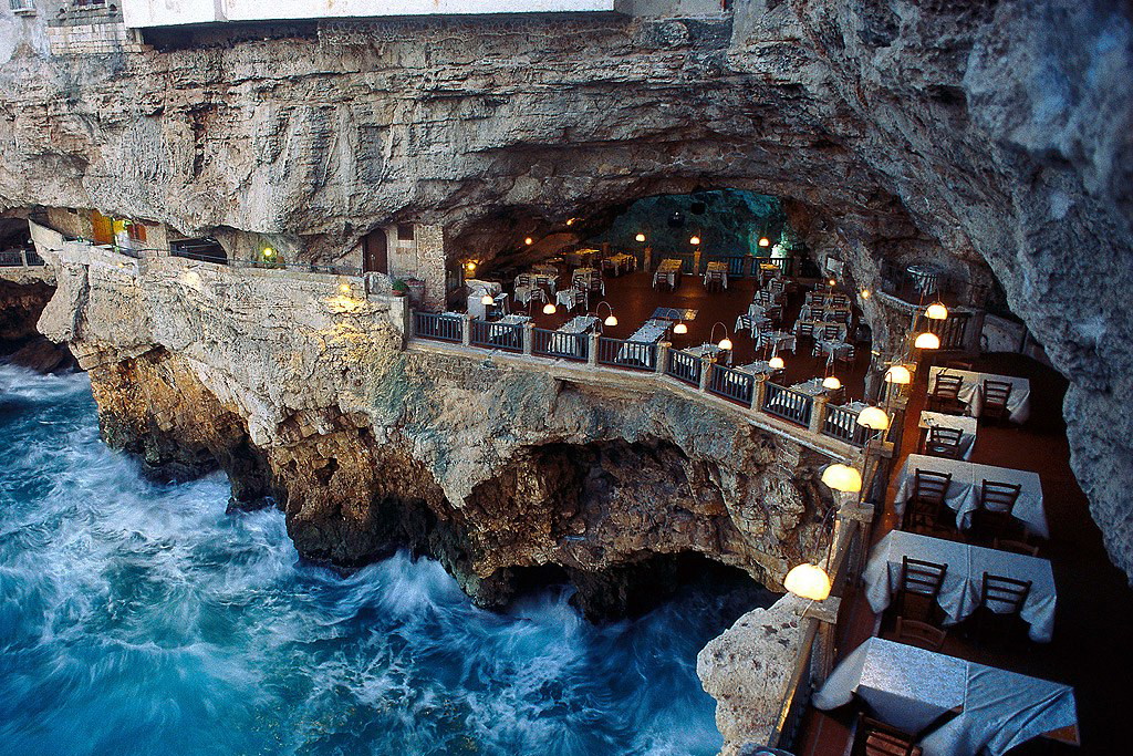 Grotta Palazzese, Puglia