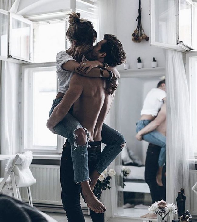 CHCE NOSIĆ CIĘ NA RĘKACH?