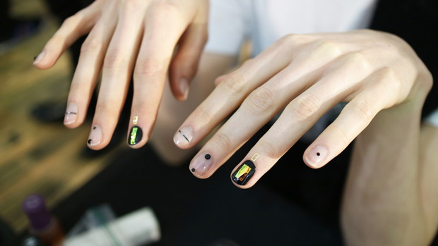 Delikatne wzorki na transparentnej bazie/ Creatures of Comfort wiosna 2017