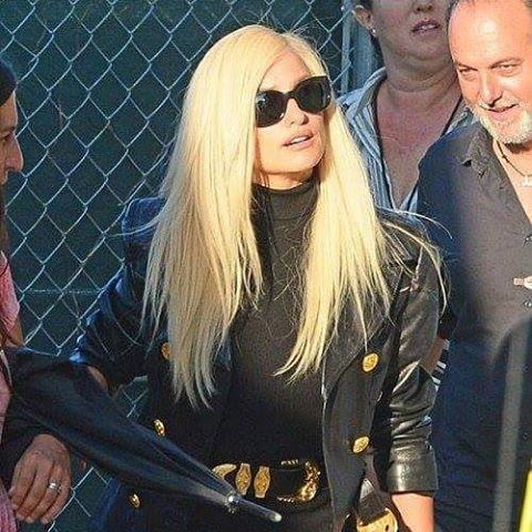 Penelope Cruz w blondzie jako Donatella Versace