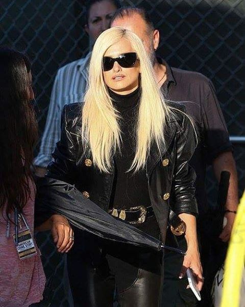 Penelope Cruz w blondzie jako Donatella Versace