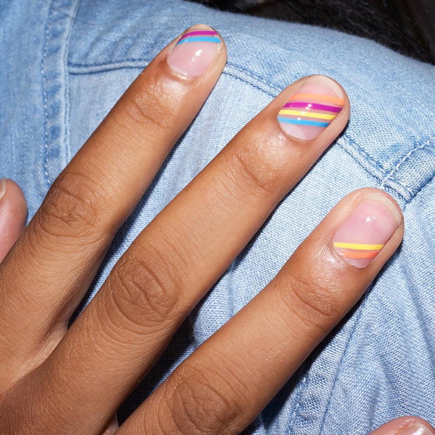 Transparentny manicure wiosna 2017