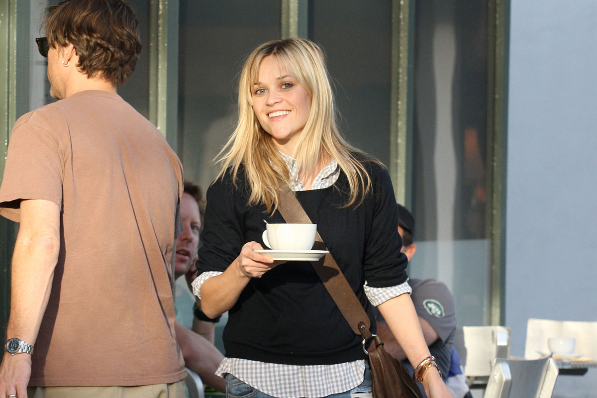 Reese Witherspoon z kawą