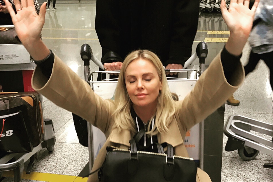 Charlize Theron to prawdziwa kosmopolitka