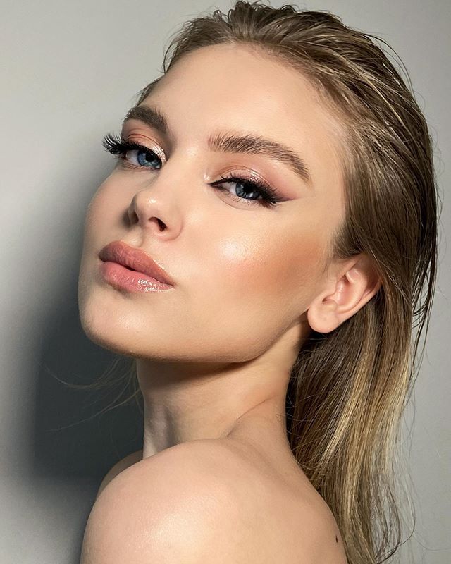 Jak zmyć wodoodporny tusz do rzęs?