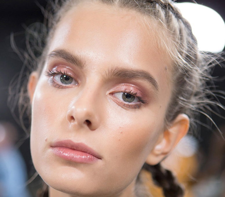 Jak sprawić, żeby oczy wyglądały na większe? 5 trików