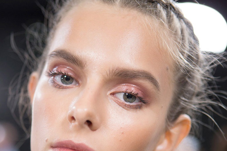 Jak sprawić, żeby oczy wyglądały na większe? 5 trików