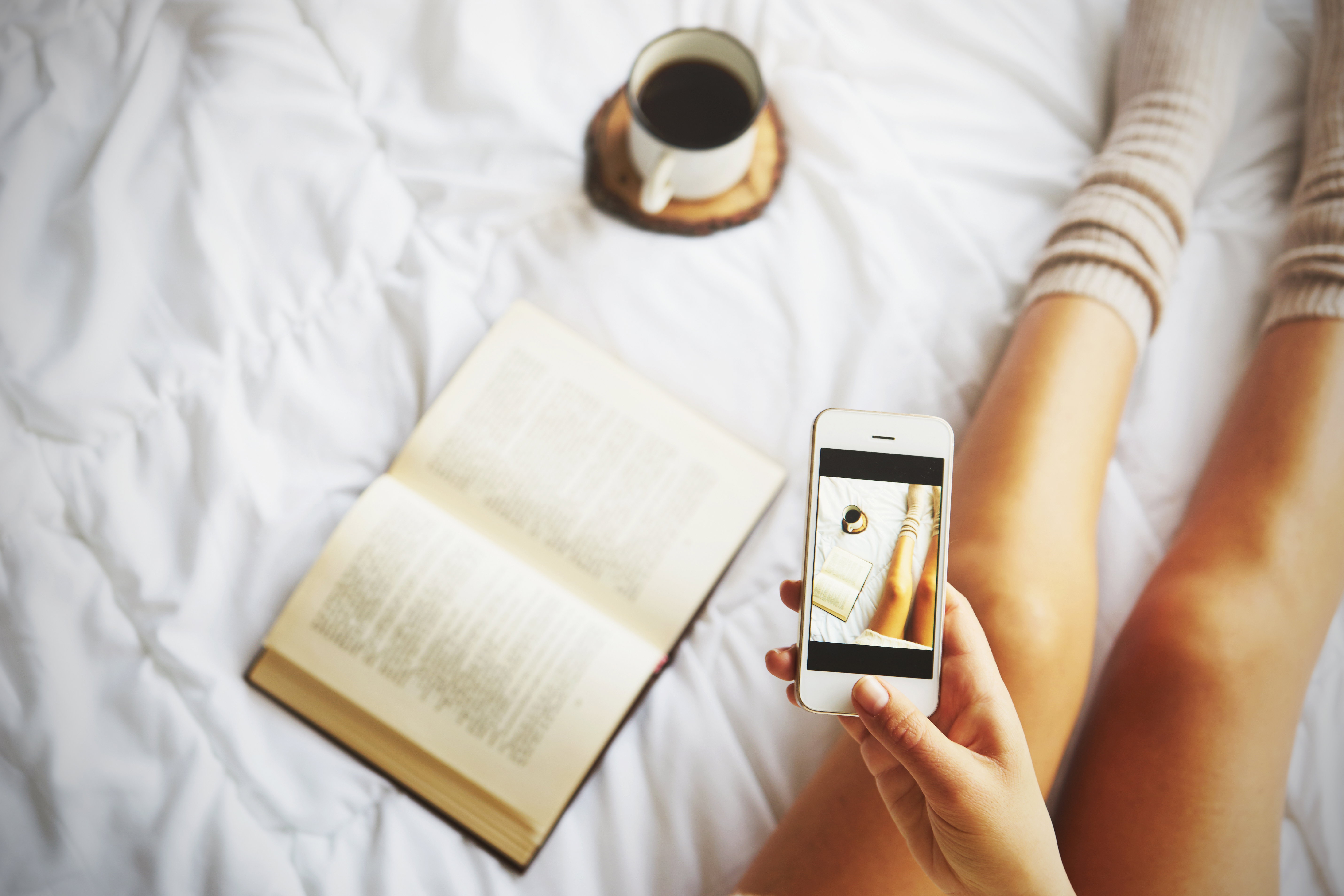 Spanie obok telefonu może powodować bezpłodność i raka