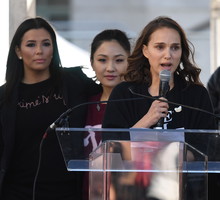 Natalie Portman podczas wystąpienia na Marszu Kobiet w Los Angeles