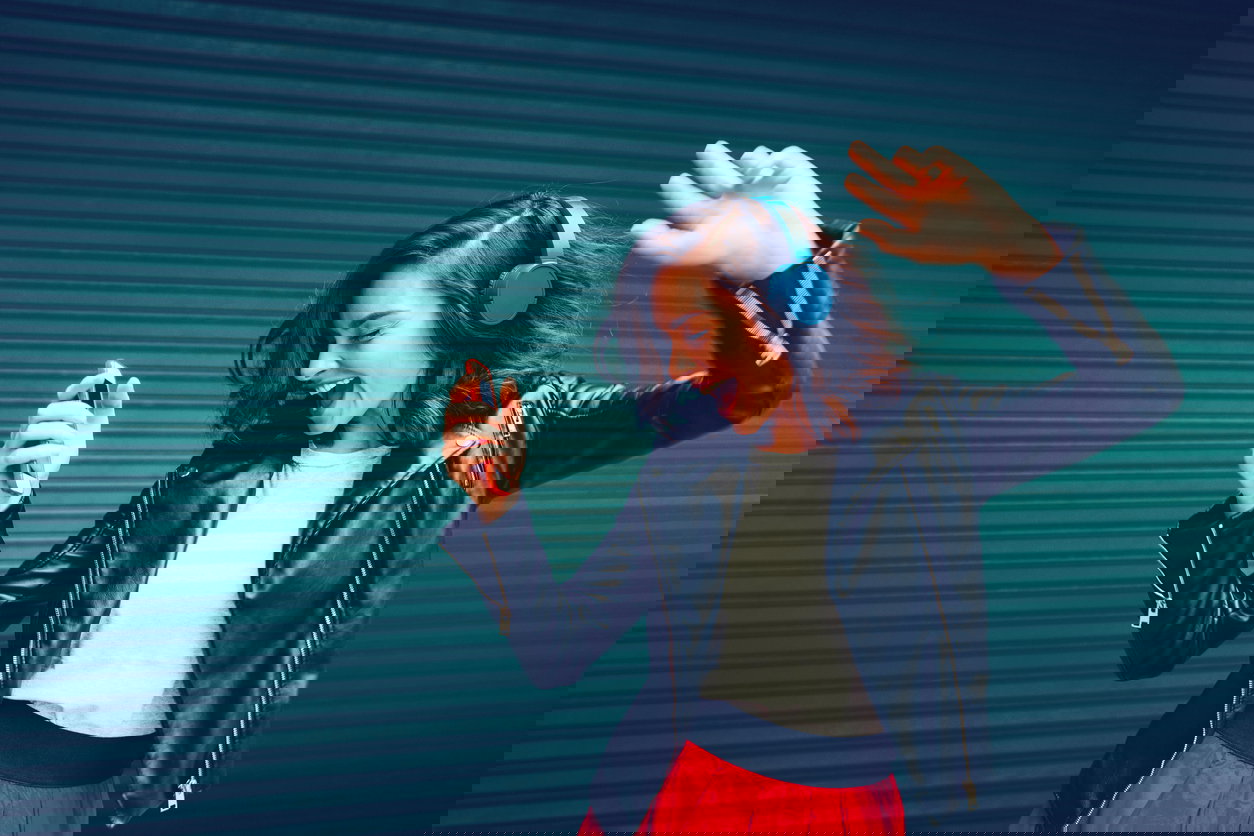 Posłuchaj pozytywnej muzyki