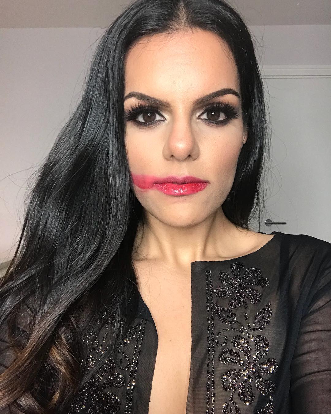 Kobiety z rozmazaną szminką  #SmearForSmear