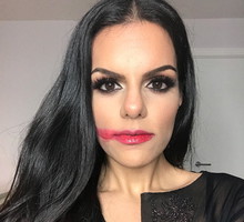 Kobiety z rozmazaną szminką #SmearForSmear