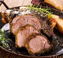 udziec_jagniecy_z_przyprawami