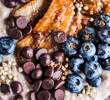Almond butter buckwheat oatmeal with chocolate chip, blueberries and caramelized bananas
