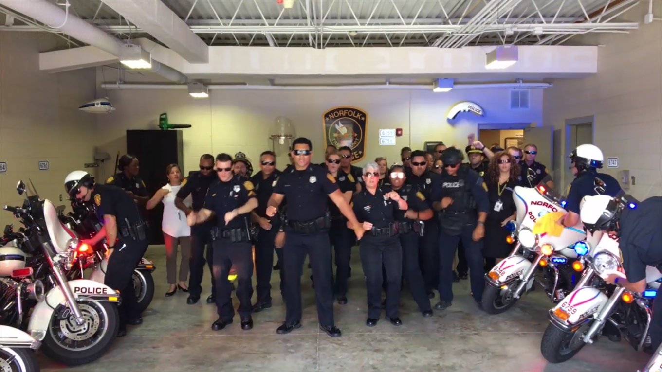 Policjanci z Norfolk odpowiadają na "lip sync challenge"