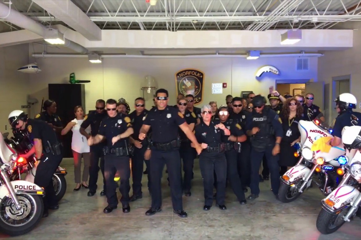 Policjanci z Norfolk odpowiadają na "lip sync challenge"