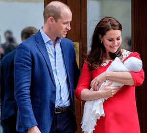Księżna Kate i książę William z synem Louisem