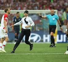 Pussy Riot wbiegły na boisko podczas Mistrzostw Świata 2018