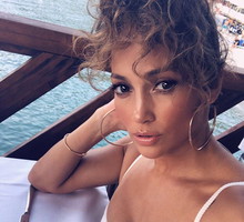 Jennifer Lopez na zdjęciu z liceum: jej wygląd zaskoczył fanów