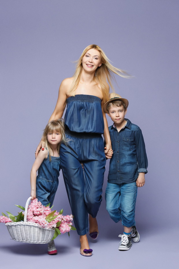 Anna (34 lata) z Ines (5 lat) i Ignacym (7 lat)