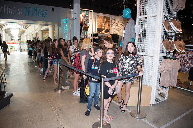 Kolejka oczekująca na otwarcie czwartego sklepu Primark w USA