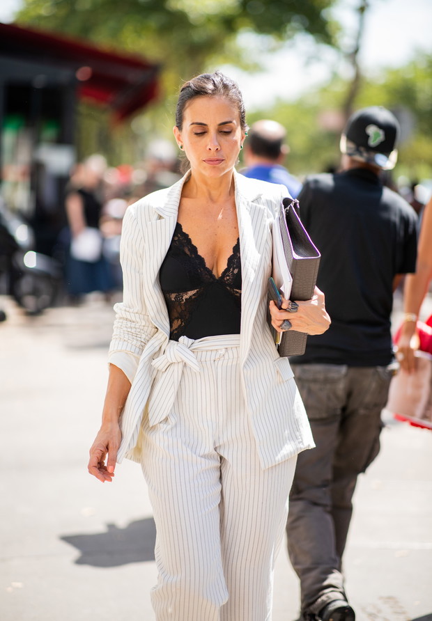 Spodnie w podłużne paski wydłużają nogi