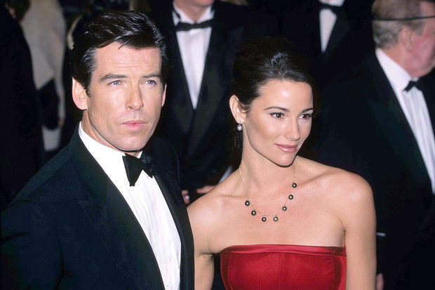 Pierce Brosnan i Keely Shay Smith (1995)