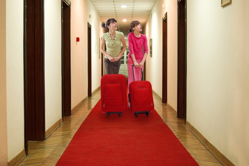 Wnosimy bagaż sami, czy robi to obsługa hotelu?