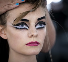 Od czego zaczynasz makijaż?