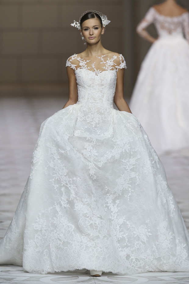 Pronovias_brd_S15_135