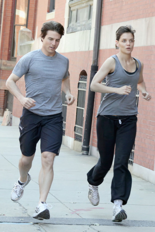 ALLONS_712382_Tom_Cruise__Katie_Holmes