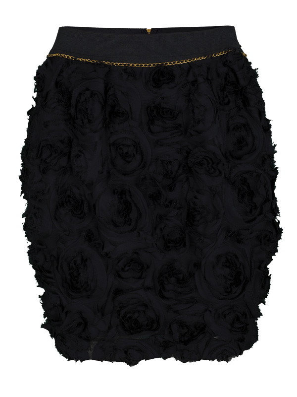 Spódnica przed kolano lekko zwężona ku dołowi