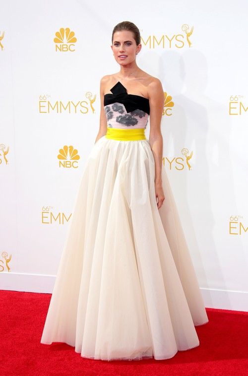 allison-williams-w-sukni-giambattista-valli-fot-east-news