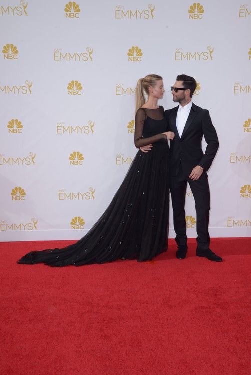 behati-prinsloo-i-adam-levine-fot-east-news