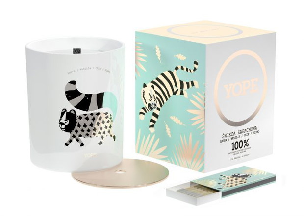 Świeczka YOPE z cedrem i piżmem; 99,99 zł
