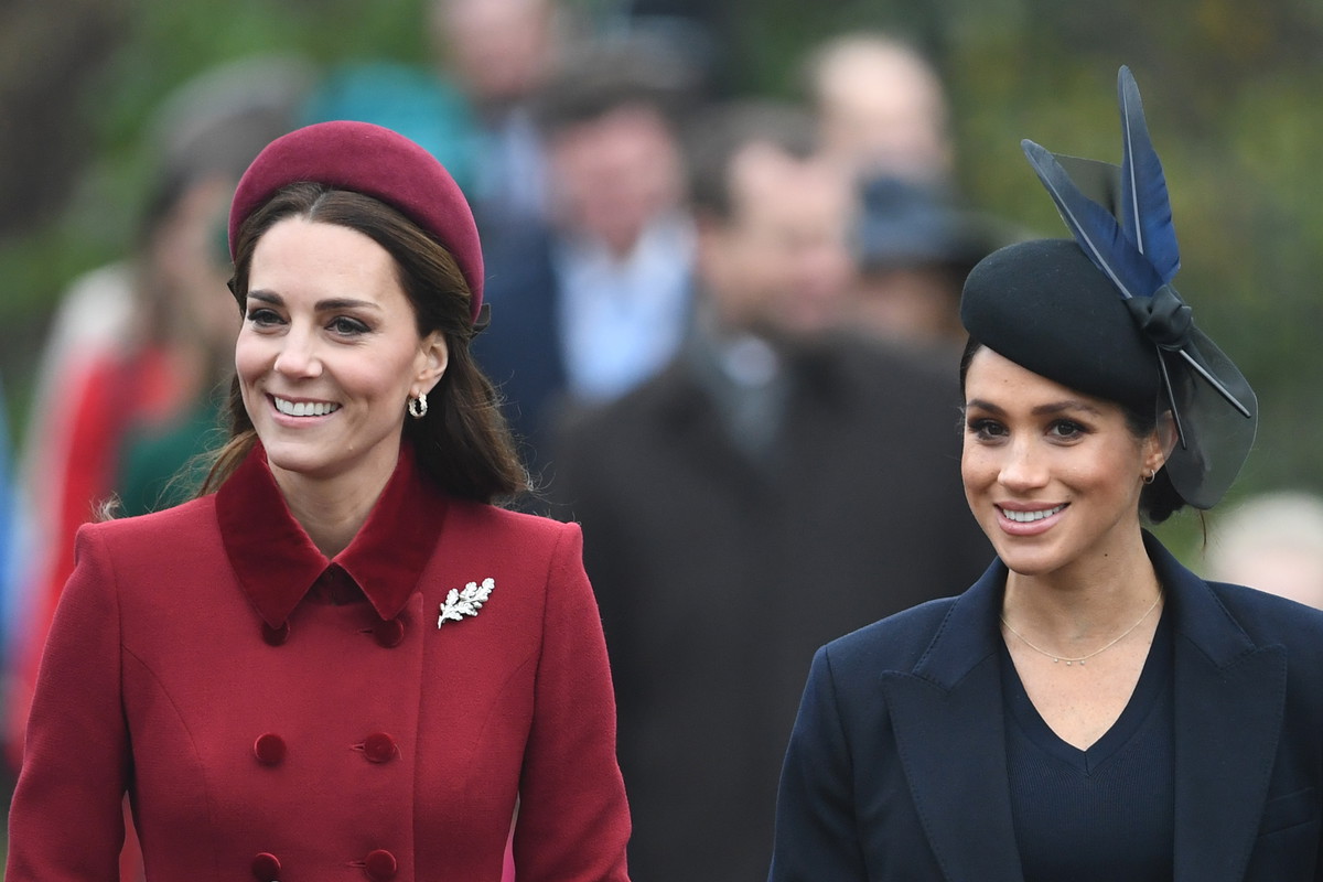 Jest więcej, niż jedna opcja, jak będzie się nazywał dziecko Meghan Markle i księcia Harry’ego. Pewne jest natomiast, że będzie nosić inne nazwisko, niż maluchy Kate Middleton i księcia Williama.