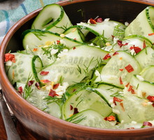 salatka-wielkanocna-magdy-gessler-wstazki-z-rzepy-ogorka-i-salcesonu1-07f49c8