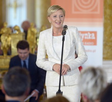 Agata Kornhauser-Duda zgodnie z planem miałaby otrzymywać wynagrodzenie na poziomie ponad 13 tysięcy zł miesięcznie