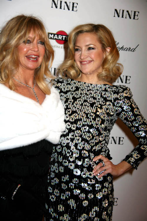ALLONS_767006_Goldie_Hawn__Kate_Hudson_04