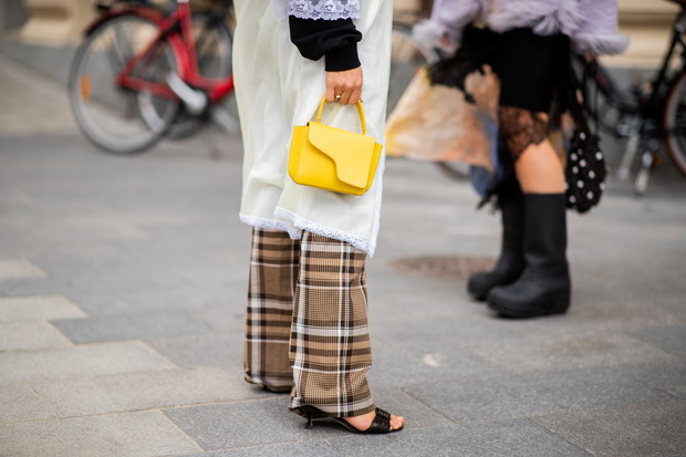 Małe torebki: trendy moda wiosna 2019