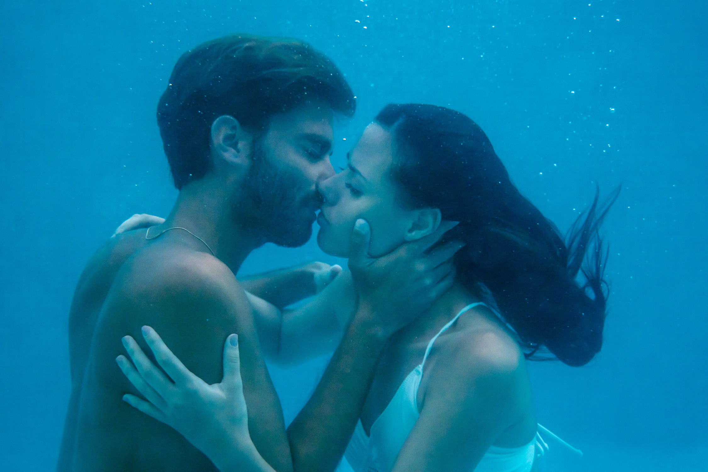 Young couple kissing underwater