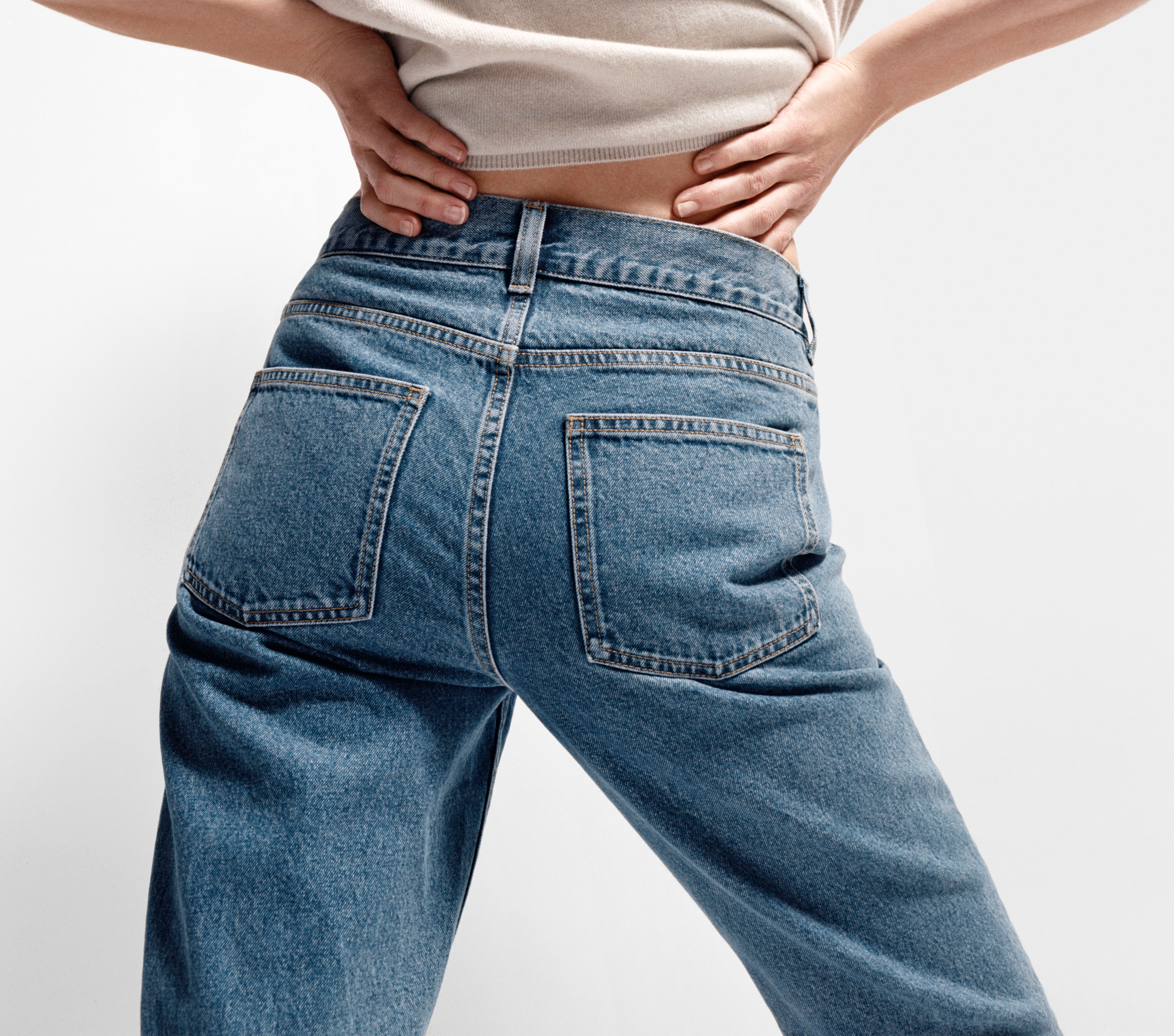 Jeansy COS trendy moda wiosna 2019