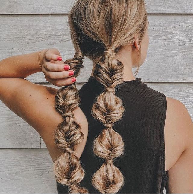 Bąbelkowe warkocze - modna fryzura na wiosnę