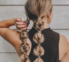 Bąbelkowe warkocze - modna fryzura na wiosnę