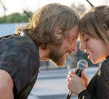 Lady Gaga i Bradley Cooper w filmie "Narodziny gwiazdy"