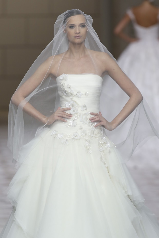 Pronovias_brd_S15_140