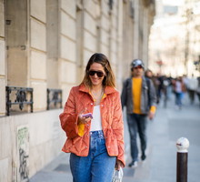 Jeans na wiosnę 2019: moda uliczna wiosna 2019