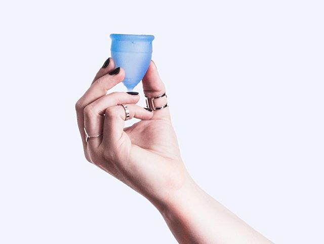 Kubeczek menstruacyjny - co to jest i jak go używać