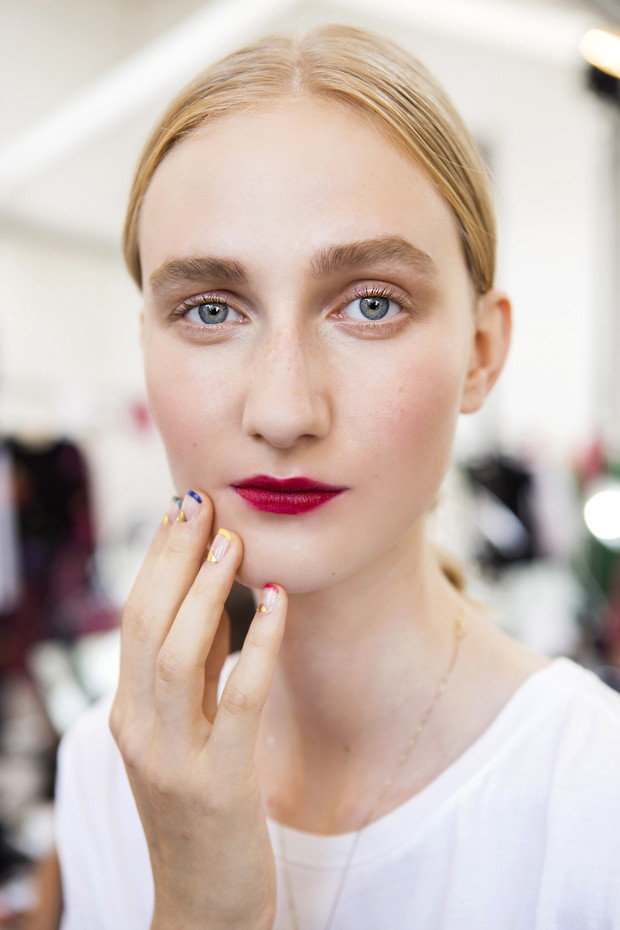 Delikatne wzorki na transparentnej bazie/ Creatures of Comfort wiosna 2017