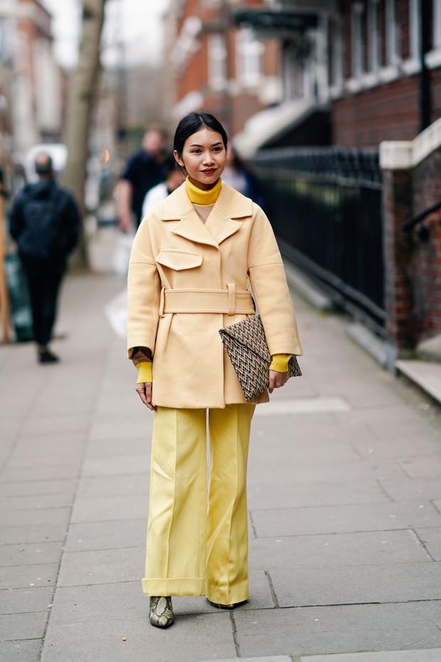 Pastelowy żółty kolor na wiosnę 2019: trendy moda wiosna 2019